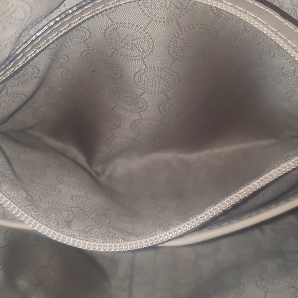 Michael Kors Vanilla PVC purse/crossbody - Picture 5 of 16